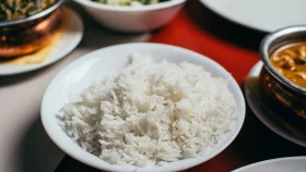 রান্না ছাড়াই পানিতে ভিজিয়ে খাওয়া যায় যে চাল