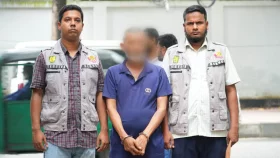 নিয়োগপত্র থেকে হাজিরা খাতা সবই নকল, দিতেন প্রথম মাসের বেতনও!