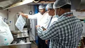 থ্রি-স্টার ও ফাইভ-স্টার হোটেলে পচা মাংস জব্দ, কেএফসিতেও অভিযান