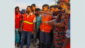 ট্রাকের সঙ্গে বাসের সংঘর্ষে নিহত ৩, ঘটনাস্থলে পাঁচটি গরুর মৃত্যু