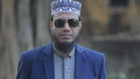 এবার নিজেকে সরকার দাবি করে যা বললেন আমির হামজা