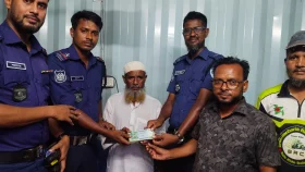 মেয়ের বিয়ের বাজারের টাকা হারিয়ে ফেললেন বাবা, পেয়ে দিলেন পুলিশ