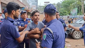 লোডশেডিং ও গ্যাস সংকট নিয়ে মিছিল শুরুর আগেই বৈষম্যবিরোধী ৩ নেতা আটক