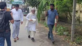 ঢাকায় বাবার লাশ মুন্সীগঞ্জে মায়ের মুক্তির জন্য দৌড়াচ্ছেন দীপু মনির মেয়ে