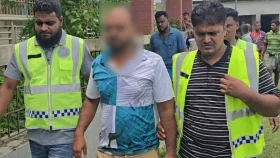 বিদ্যালয়ে শিক্ষককে পিটিয়ে ছয় ঘণ্টা অবরুদ্ধ, পরে হাসপাতালে ভর্তি
