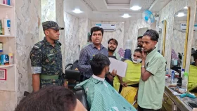 চুল ও শেভের বিল আড়াই হাজার টাকা, সেলুনে অভিযান চালিয়ে জরিমানা