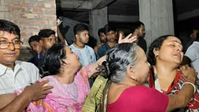 দুদিন ধরে বোনকে ফোন দিয়ে পাচ্ছিলেন না, বাসায় এসে দেখলেন সবাই লাশ