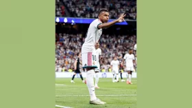 এমবাপ্পের হ্যাটট্রিকে রিয়ালের উড়ন্ত জয়, ফরাসি তারকার প্রশংসায় মরিনহো