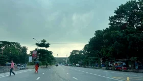 বৃষ্টির মেঘ কাটছে না, আগামী কদিনের আবহাওয়া কেমন যাবে?