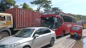 ঢাকা-চট্টগ্রাম মহাসড়কে এখনও ২৩ কিলোমিটার দীর্ঘ যানজট