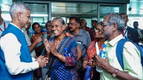 পাহাড় থেকে ধেয়ে আসছিল পাথর ও কাদার স্রোত, একটি শাড়িই হয়ে উঠলো ২১ পুণ্যার্থীর শেষ ভরসা
