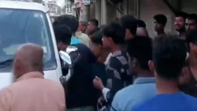 বরযাত্রীর গাড়ি আটকে নববধূকে তুলে নিয়ে গেলেন ছাত্রদলের কর্মী