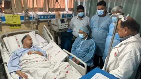চিকিৎসাধীন বিদ্যুৎমন্ত্রীকে দেখতে হাসপাতালে রাষ্ট্রপতি