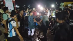 খুলনায় ফেরির সঙ্গে সংঘর্ষে ট্রলার ডুবি, ৩৫ জন উদ্ধার