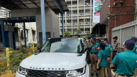 দুই অপরাধে বিমানমন্ত্রী মিল্লাতের গাড়ির বিরুদ্ধে ৬ হাজার টাকা জরিমানা