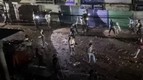 ট্রাকের হেডলাইট ও টর্চলাইট জ্বালিয়ে দুই গ্রামের মানুষের সংঘর্ষে আহত ৫০