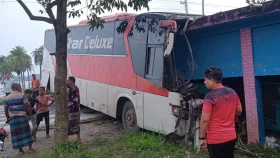 যশোরে পৃথক দুর্ঘটনায় প্রাণ গেলো ৩ জনের, এতিমখানায় ঢুকে পড়ল বাস