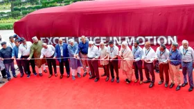 শিক্ষার্থীদের যাতায়াতে ইউআইইউতে চালু হলো ১৮ এসি বাস