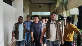 ১৯৩৮টি আইফোন ও ৪০ ল্যাপটপসহ হোটেল থেকে ছয় চীনা নাগরিক গ্রেফতার