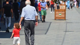 জন্মহার কমছে, বিশ্বে বাড়ছে প্রবীণের সংখ্যা