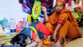 ৩-৪ ঘণ্টা লোডশেডিংয়ে হাসপাতালে রোগীদের কষ্ট, ভরসা হাতপাখা
