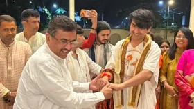 দুর্গাপূজার মণ্ডপের কাছে আমিষ খাবার বিক্রি না করার আহ্বান বাগেশ্বর বাবার, ক্ষুব্ধ বাঙালি হিন্দুরা
