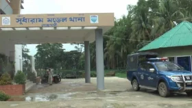 ছাত্রীকে ধর্ষণের অভিযোগ, মাদ্রাসা শিক্ষককে মারধর করে পুলিশে সোপর্দ