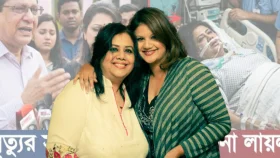 রুনা লায়লার মৃত্যুর গুজব, মেয়ে তানি বললেন ‘মা সম্পূর্ণ সুস্থ’
