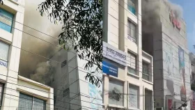 ধানমন্ডি ২৭-এ বহুতল ভবনে আগুন
