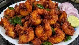 কারিপাতা-দইয়ে মুচমুচে চিংড়ি