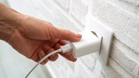চার্জার খালি পড়ে থাকলেও কি বিদ্যুৎ খরচ হয়