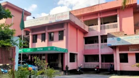 সড়কে ধাক্কা লাগার পর শিক্ষার্থীকে ফ্ল্যাটে নিয়ে গেলেন তরুণী, ‘কট দেখিয়ে’ ১ লাখ টাকা দাবি