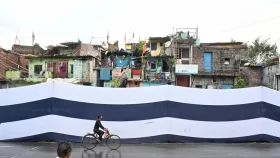 ব্রিকস অতিথিদের সামনে বস্তি ঢেকে ভারত, কেন্দ্রকে কটাক্ষ কংগ্রেসের