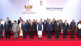 ব্রিকসের ‘ফ্যামিলি ফটো’তে মধ্যমণি মোদি