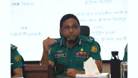রাজধানীর প্রবেশপথ ও গুরুত্বপূর্ণ এলাকায় নিরাপত্তা জোরদারের নির্দেশ ডিএমপি কমিশনারের