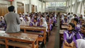 অতি প্রক্রিয়াজাত খাবারে কিশোরীদের স্বাস্থ্যঝুঁকি, সচেতনতার আহ্বান