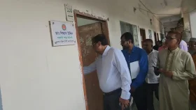 হঠাৎ আঞ্চলিক কার্যালয়ে ডিএসসিসি প্রশাসক, দেখলেন ‘২৫ শতাংশই অনুপস্থিত’