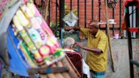 শুধু চুলের কাট নয়, আত্মবিশ্বাসও গড়েন যারা, তাদের নিয়েই বিশেষ এই দিন