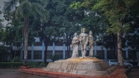 ঢাকা বিশ্ববিদ্যালয়ে ককটেল বিস্ফোরণ: শিক্ষার্থীদের মধ্যে আতঙ্ক