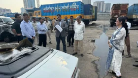 ঘোষণায় মোটর পার্টস, চালান খুলতেই বেরিয়ে এলো ১৯ ইঞ্জিন ও ২ গাড়ি