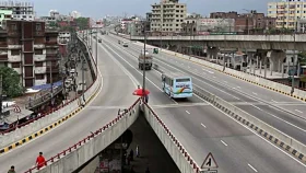 হানিফ ফ্লাইওভারে নিয়ন্ত্রণ হারিয়ে মোটরসাইকেল আরোহী নিহত