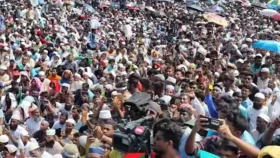 ১১ দলের লংমার্চের পথসভায় ১০ মোবাইল হারানোর অভিযোগ
