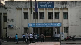 ঘুমন্ত স্ত্রী-শ্বশুর-শাশুড়িকে কোপানোর অভিযোগ, যুবক আটক