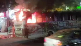 মিরপুরে যাত্রীবাহী বাসে আগুন