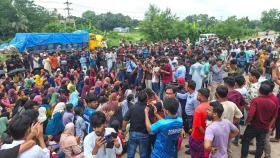ঢাকা-চট্টগ্রাম মহাসড়ক থেকে সরেছে শিক্ষার্থীরা