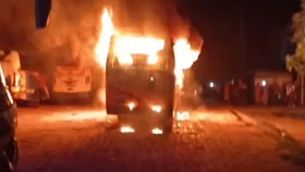 দৌলতদিয়ায় বাসে আগুন