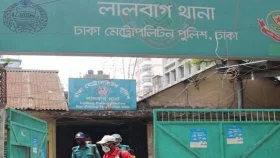 রাজধানীর আজিমপুরে বাসে আগুন দেওয়ার চেষ্টা, হাতেনাতে আটক ১
