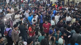 রাজশাহী রেলস্টেশনে শিক্ষার্থীদের ভাঙচুর