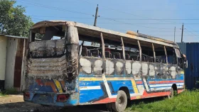 নারায়ণগঞ্জে গভীর রাতে পার্কিং করা বাসে আগুন