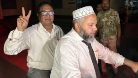 ‘আইনের প্রতি সম্মান দেখিয়ে’ সাবেক পিপিকে থানায় নিয়ে গেলেন আইনজীবী নেতারা